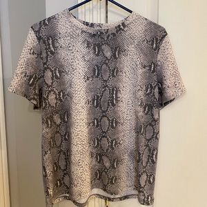 Soft material, snake pattern shirt